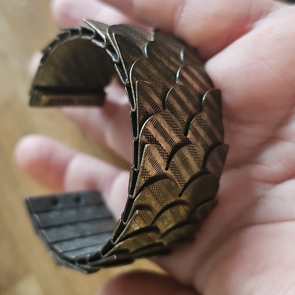 Jewelmint Gold Swan Bracelet, Rare, Discontinued - Picture 4 of 4